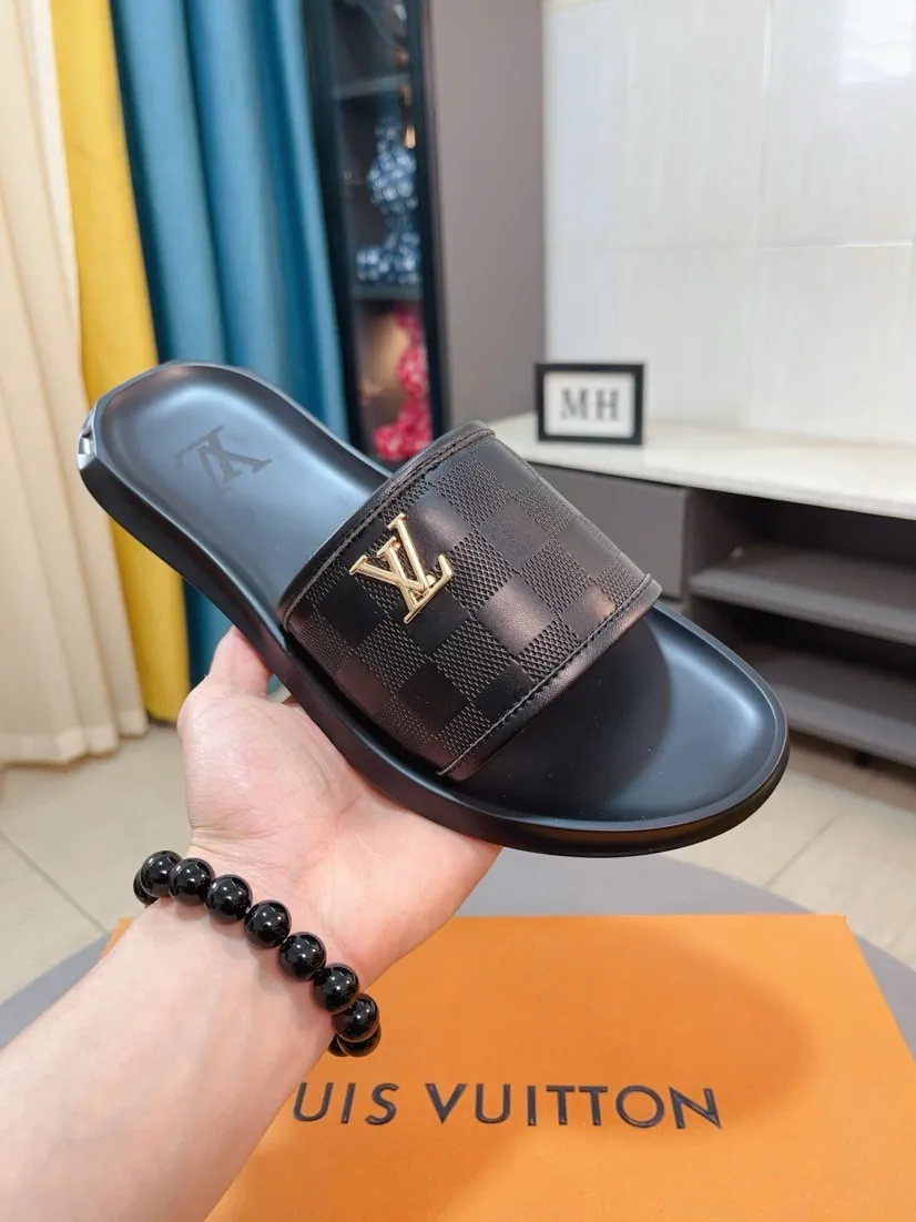 Men's shoes 💰260🌹🌹 (lv-Louis Vuitton) new men's sandals, high-end boutique, exquisite embossed logo decoration on the upper, fine workmanship, super soft soles, casual, loose and comfortable, a must-have in summer! \nsize：38-44